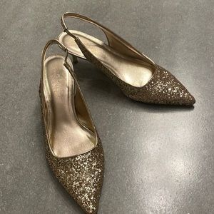 Lilly Pulitzer Shaina Slingback Heel. Gold Glitter. New never been worn.